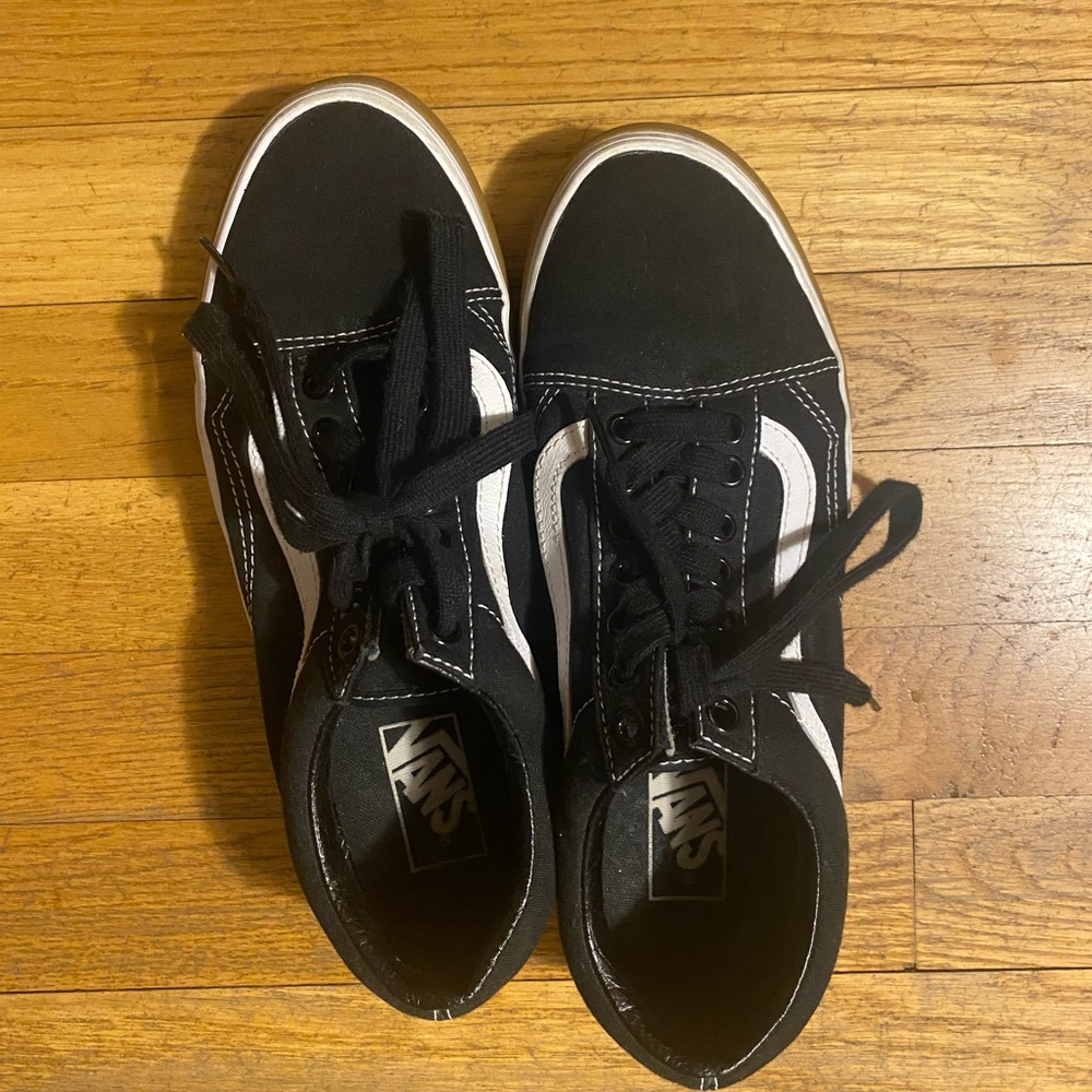 Women’s sneakers gently used